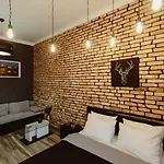 Leo Main Square Apartment *