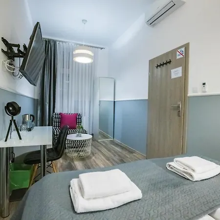 Leo Main Square Apartamento