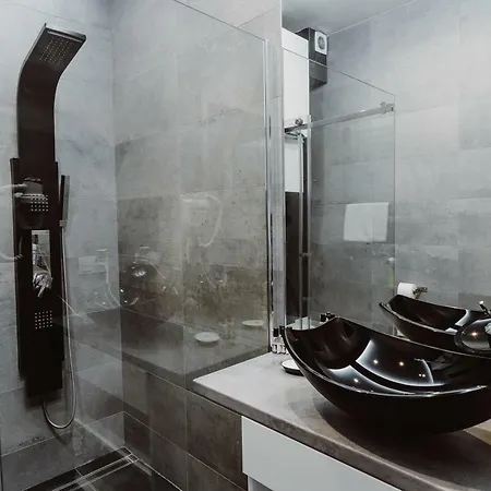 Leo Main Square Daire Krakow