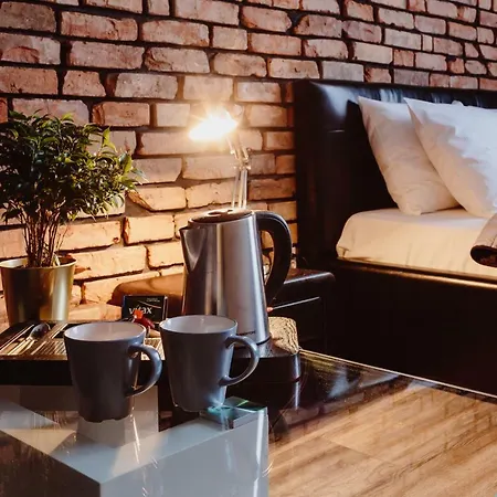 Leo Main Square Daire