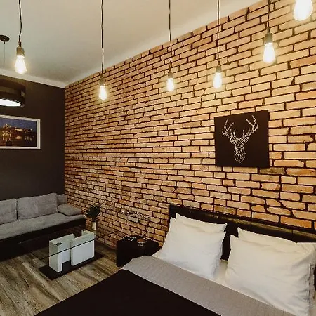 Leo Main Square Apartment *