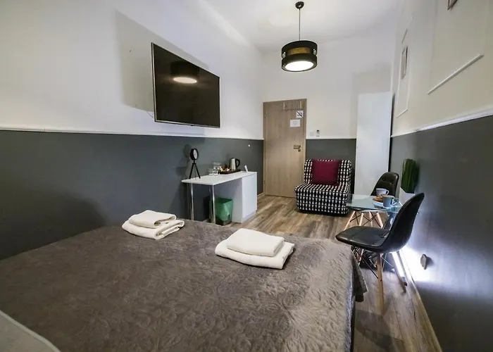 Leo Main Square Apartment