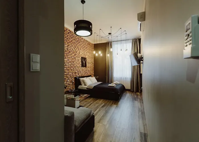 Leo Main Square Apartment