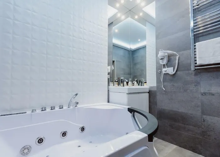 Leo Main Square Apartment *