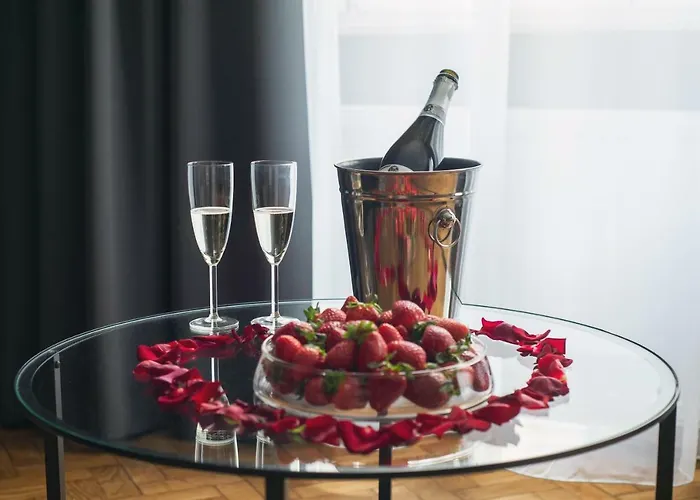 Leo Main Square Apartment *